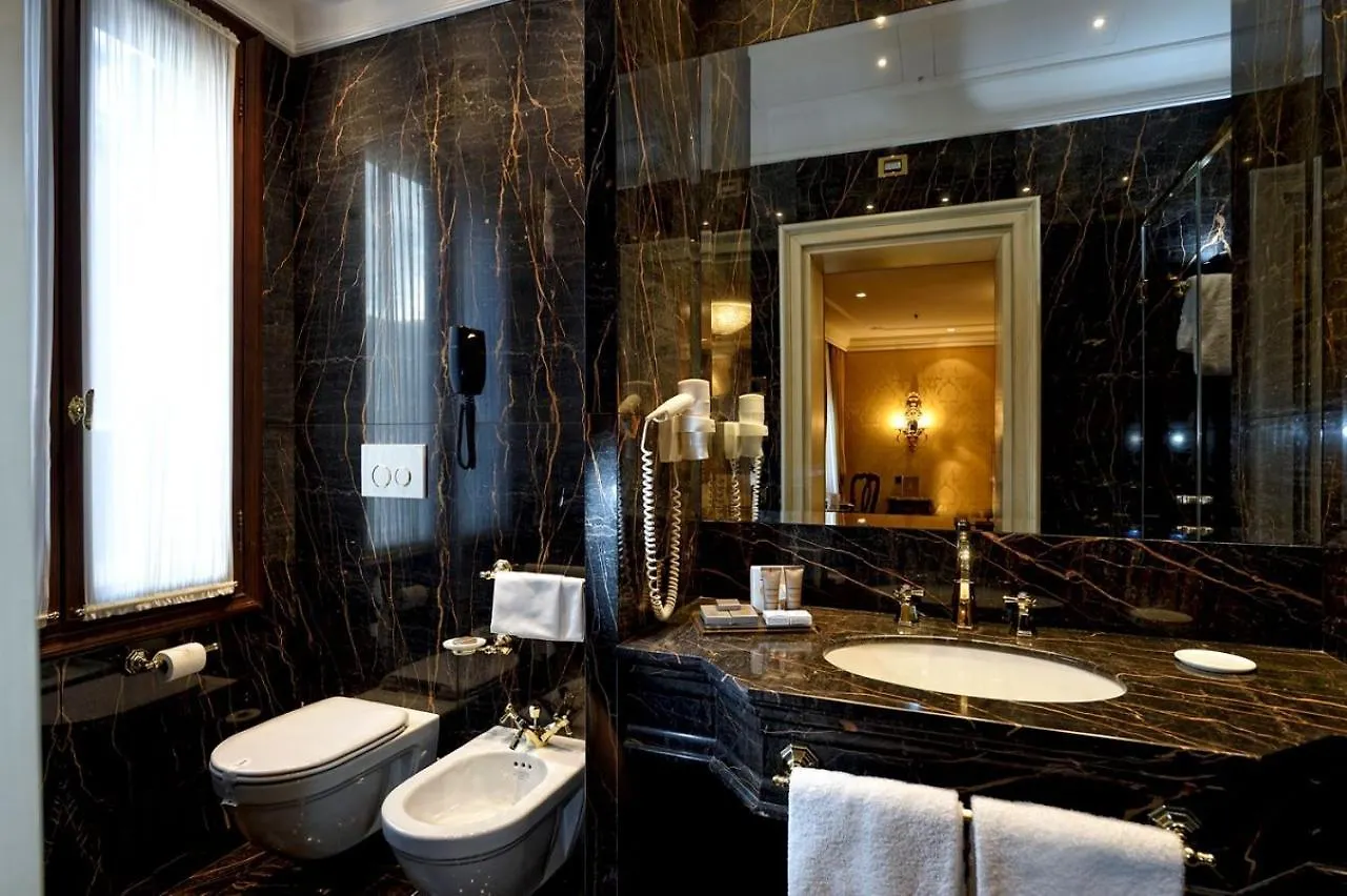 Hotel Ai Reali - Small Luxury Hotels Of The World Venedik