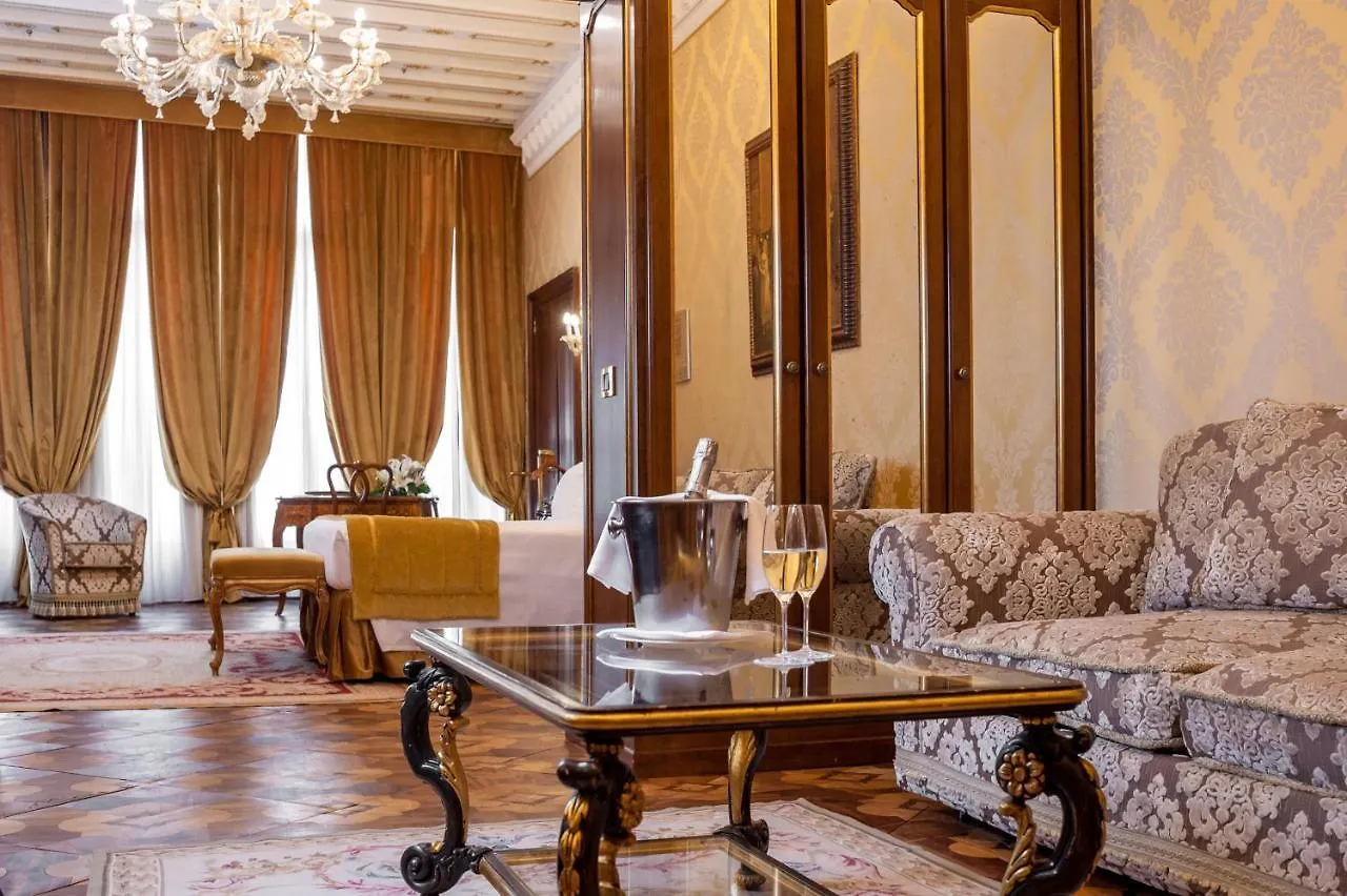 Hotel Ai Reali - Small Luxury Hotels Of The World Venedik 4*,